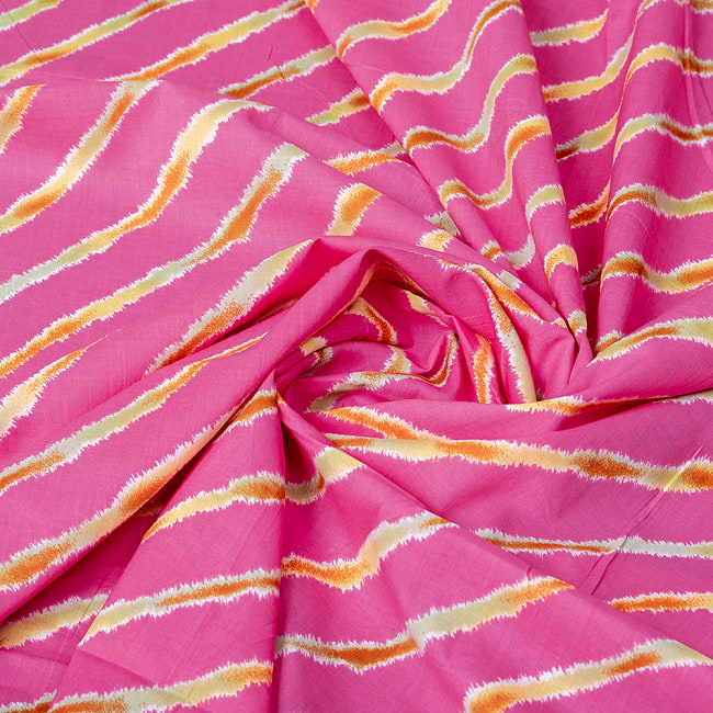 〔1m切り売り〕南インドの斜めストライプコットン布　レジメンタル　ピンク系〔幅約108cm〕の写真1枚目です。インドの伝統を感じる、素敵な生地です。切り売り,量り売り布,アジア布 量り売り,手芸,裁縫,生地,アジアン,ファブリック,ボーダー,しま模様