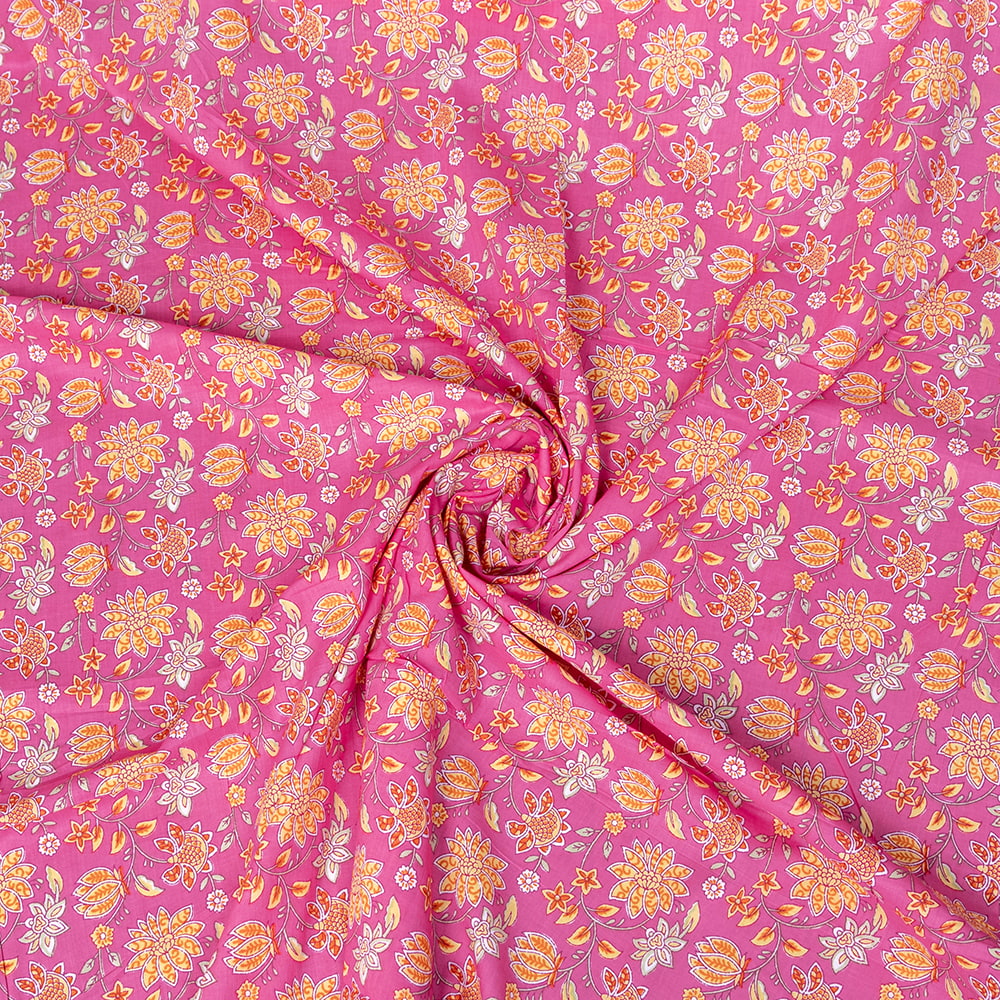 【5個セット】〔1m切り売り〕テキスタイルの伝統息づくインドから　昔ながらの小花柄布　ピンク系〔幅約108cm〕1枚目の説明写真です
