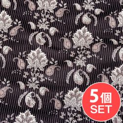 【5個セット】〔1m切り売り〕カンタ刺繍がかわいい　ボタニカルデザインの布　ブラック系〔幅約111cm〕の商品写真
