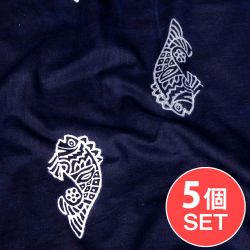 【5個セット】〔1m切り売り〕伝統の木版染め　シンプルでかわいい動物デザイン布　お魚さん　ブラック系〔幅約110cm〕の商品写真