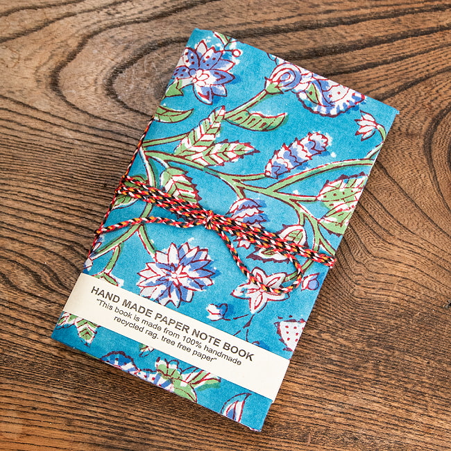 ジャイプル伝統の木版染め布とリサイクルペーパーのノートブック〈15cm×9.5cm〉 13 - 3：ブルー