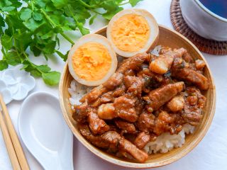 魯肉飯（ルーロー飯）の画像