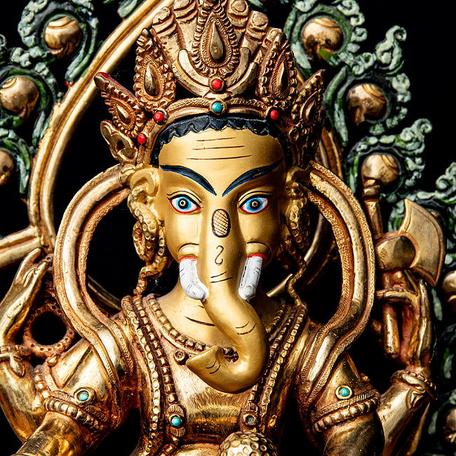 【1点物】大聖歓喜天（ガネーシャ） 銅造鍍金仕上げ ネパール製 高さ：23cm程度 2.1kg 3 - 顔を見てみました。