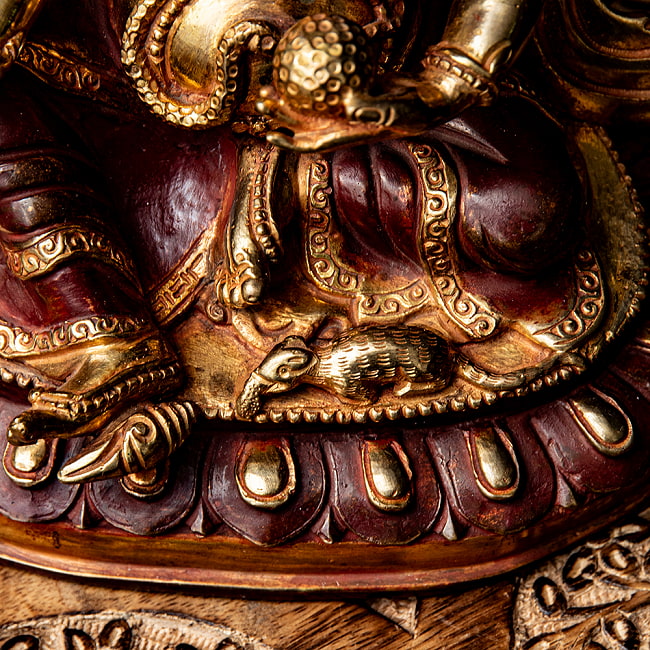 【1点物】大聖歓喜天（ガネーシャ） 銅造鍍金仕上げ ネパール製 高さ：23cm程度 2.1kg 9 - 足元には使役動物であるところのネズミもいます。