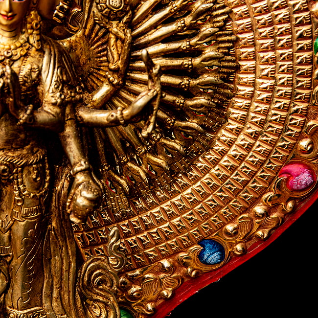 【1点物】千手千眼観音菩薩立像 銅造鍍金仕上げ ネパール製 高さ：36.5cm程度 2.1kg 13 - 無限に広がるようなデザインになっています。