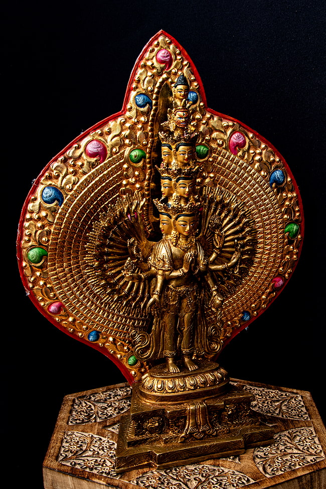 【1点物】千手千眼観音菩薩立像 銅造鍍金仕上げ ネパール製 高さ：36.5cm程度 2.1kg 18 - 厳かな仏像です。