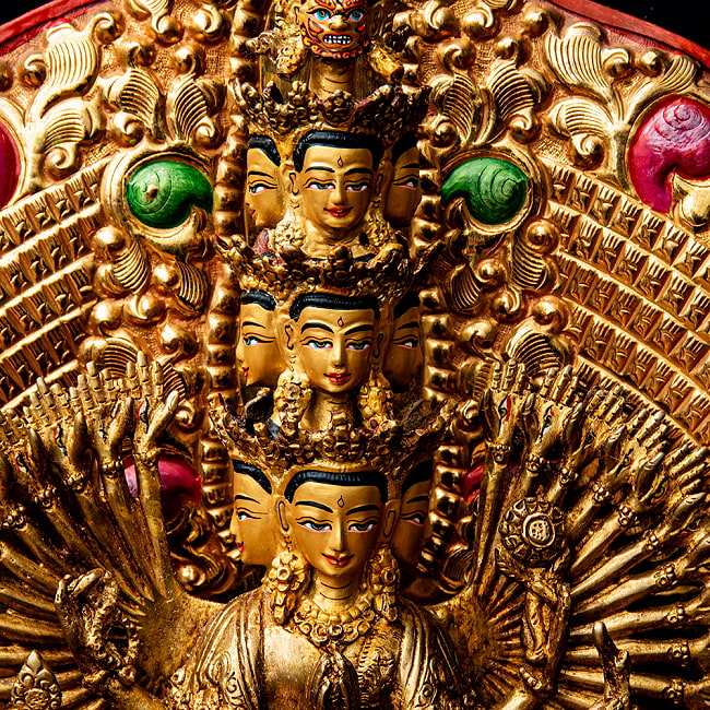 【1点物】千手千眼観音菩薩立像 銅造鍍金仕上げ ネパール製 高さ：36.5cm程度 2.1kg 4 - 細部を見てみました。