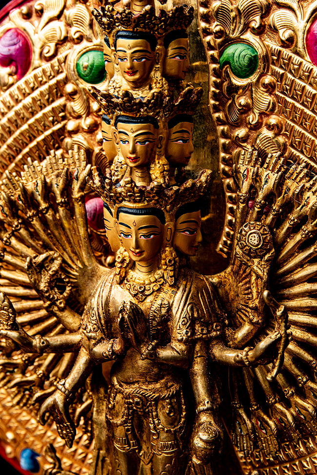 【1点物】千手千眼観音菩薩立像 銅造鍍金仕上げ ネパール製 高さ：36.5cm程度 2.1kg 7 - 角度を変えてみてみました。