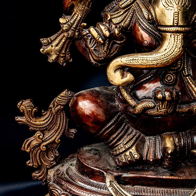 【1点物】ブラス製 ガネーシャ ネパール製 高さ：39cm程度 10.8kg 9 - とても豊かな腹部の表現。まさに豊穣の象徴といった印象です。