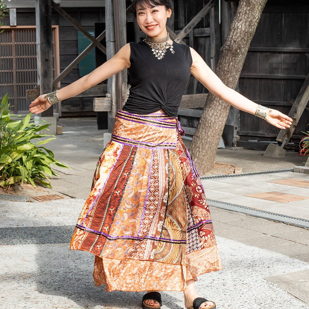 タイ民族衣装スカート　2着　　髪飾り2点フリーサイズ